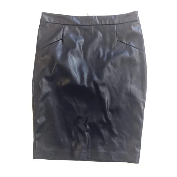 ❌SOLD❌DYNAMITE Vegan Leather Skirt - Picture 2 of 8